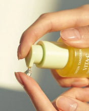 Cargar imagen en el visor de la galería, Green Tangerine Vita C Dark Spot Care Serum (40ml)
