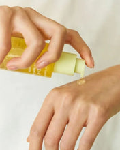 Cargar imagen en el visor de la galería, Green Tangerine Vita C Dark Spot Care Serum (40ml)