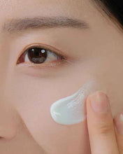 Cargar imagen en el visor de la galería, SKIN1004 - Madagascar Centella Hyalu-Cica Water-Fit Sun Serum 50ml