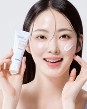 Cargar imagen en el visor de la galería, Ultra Light Invisible Sunscreen SPF 50+ PA++++ (50ml)
